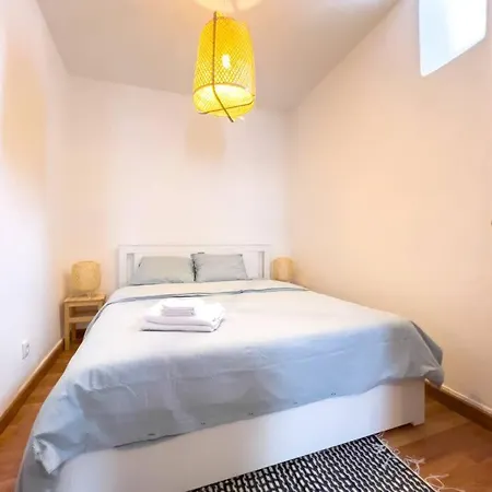 10 Bairro Alto Apartment