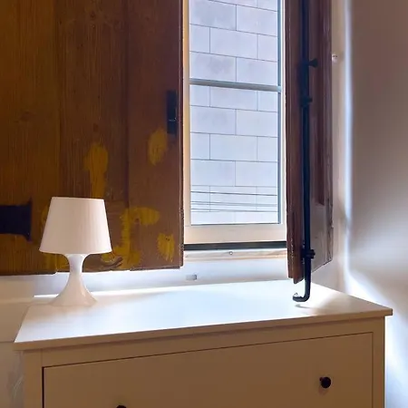 10 Bairro Alto Apartment *