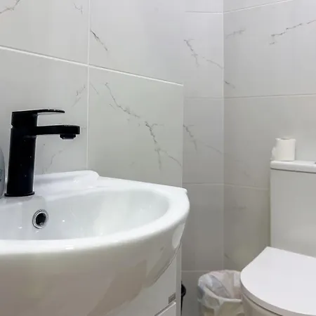 10 Bairro Alto Apartment